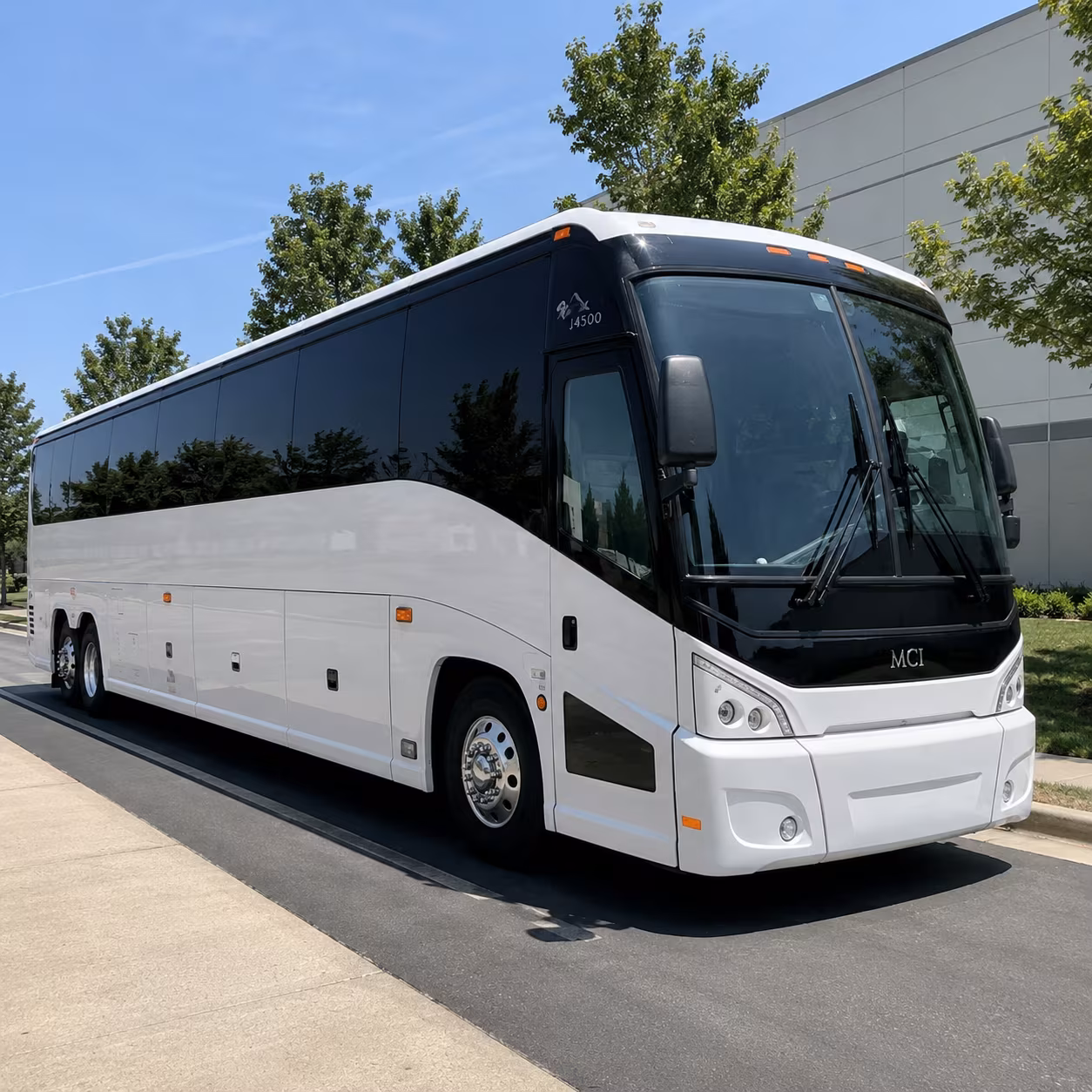 airport shuttle buses to syracuse hancock international airport syr from utica