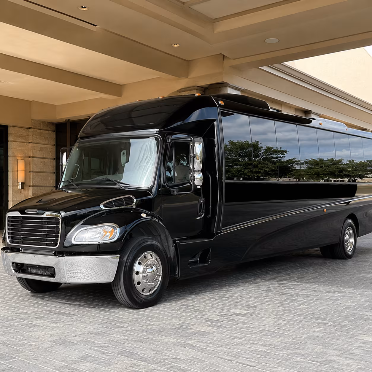 utica 15 passenger minibus