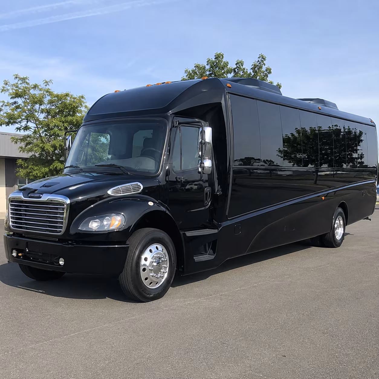 utica 25 passenger minibus