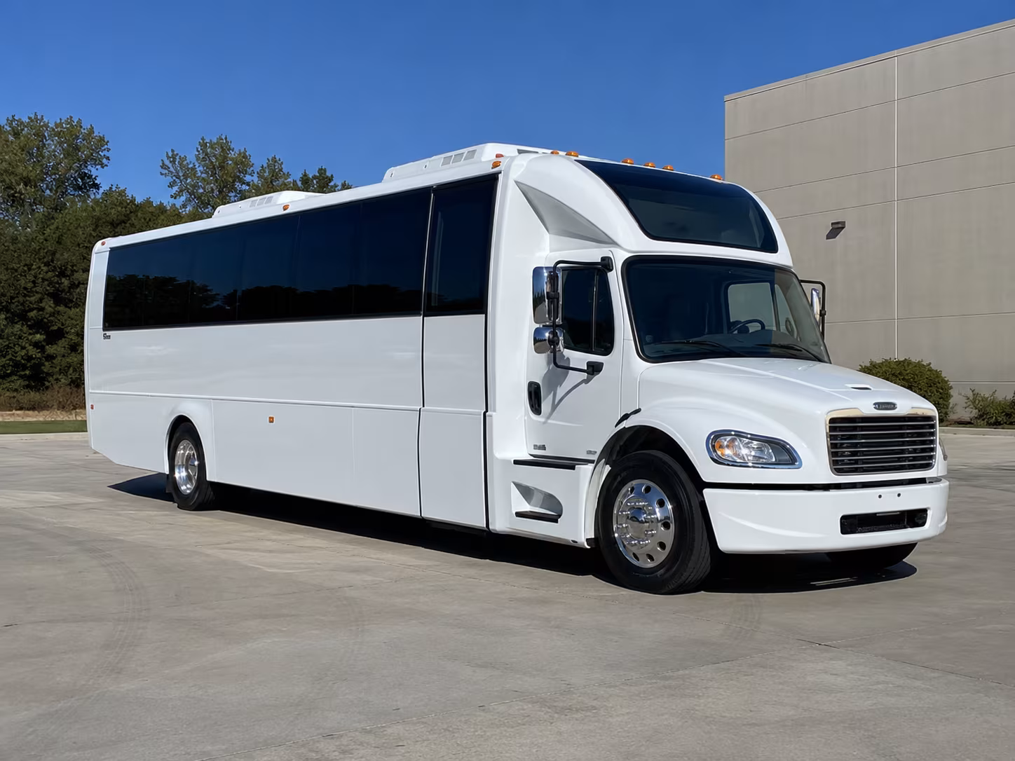 utica 28 passenger party bus