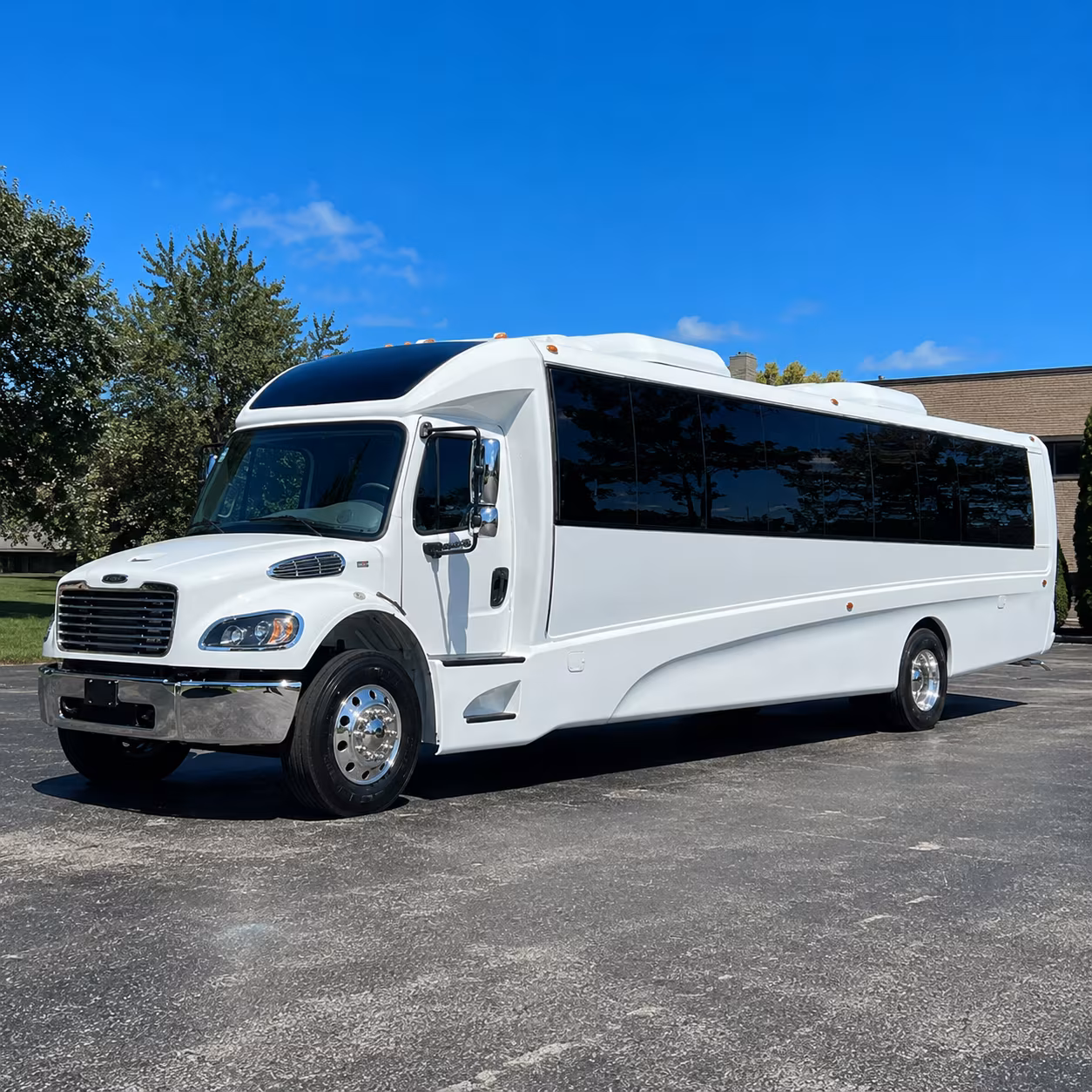 utica 30 passenger minibus