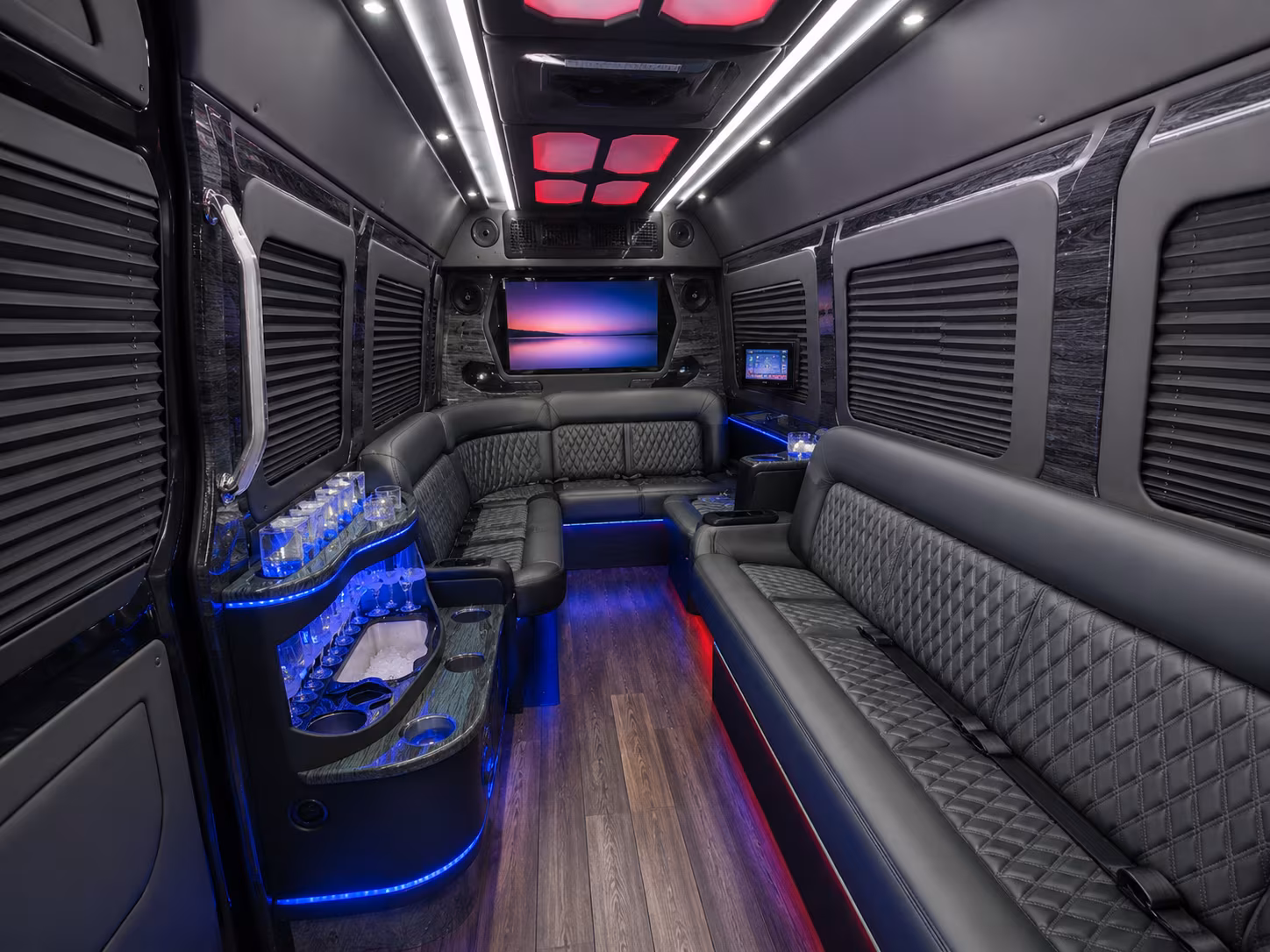 utica 40 passenger party bus